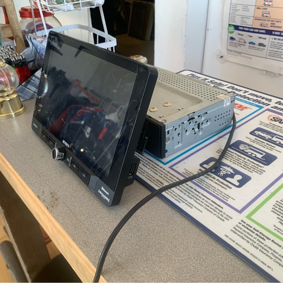 JENSEN 9" 1-DIN TOUCHSCREEN LCD USB SCREEN MIRRORING BLUETOOTH MULTIMEDIA RADIO - Picture 2 of 3